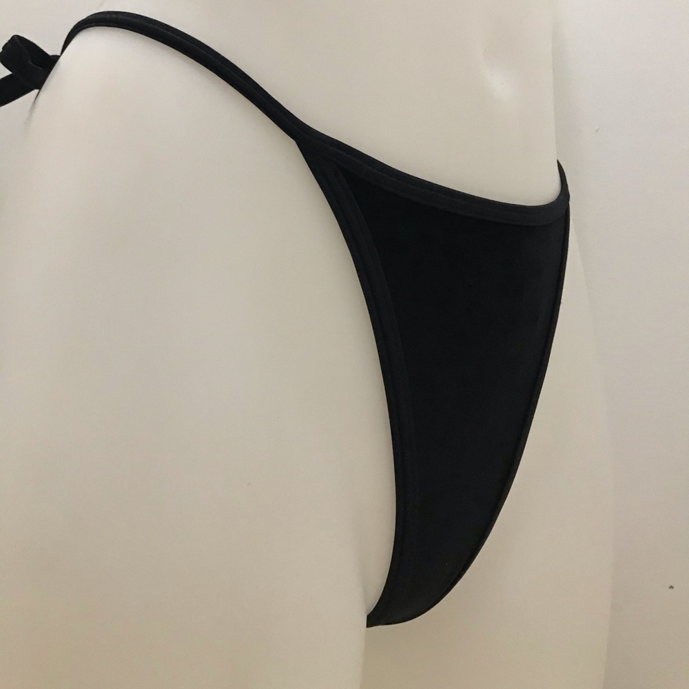 Bikinis - Picture 4 of 6